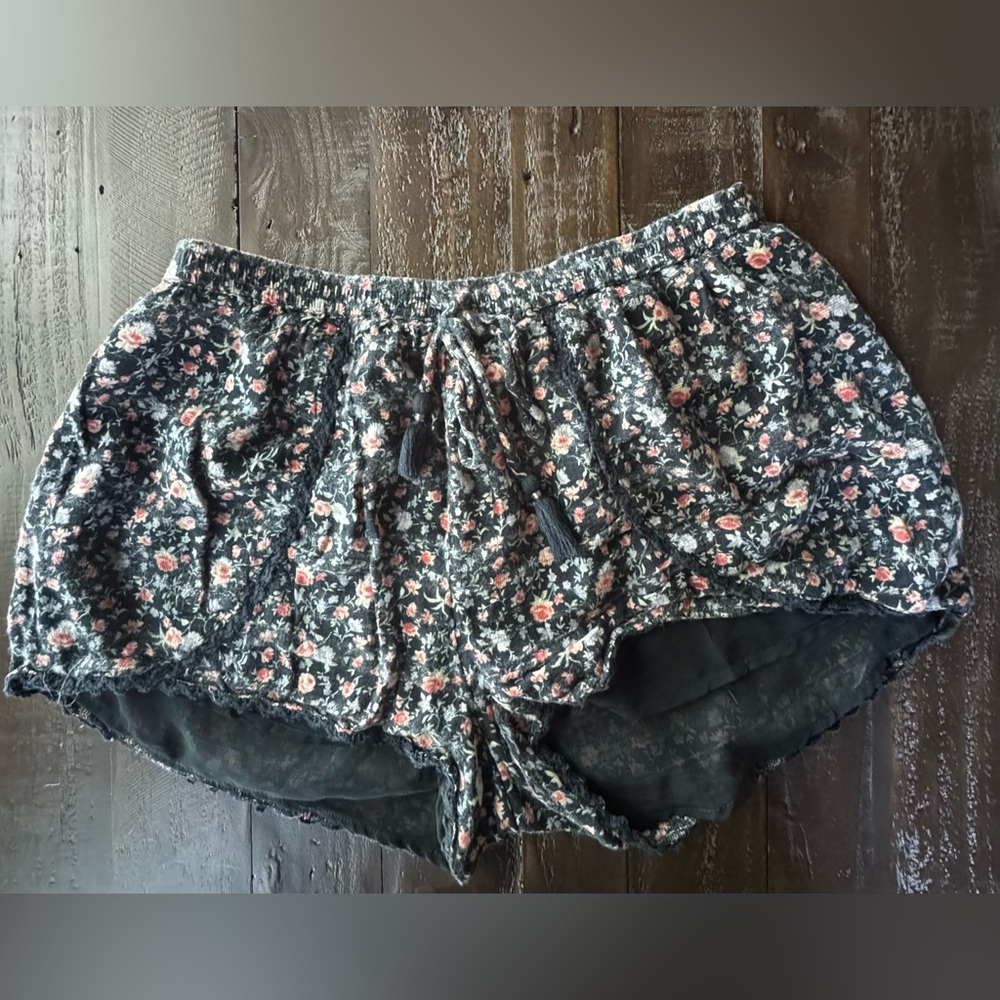 American Eagle Outfitters Black Floral Shorts